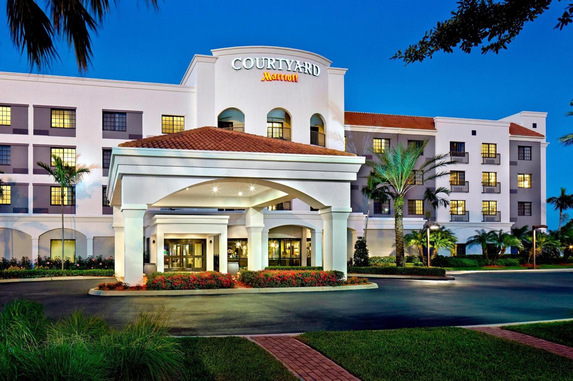 Готель Courtyard By Marriott Стюарт Екстер'єр фото