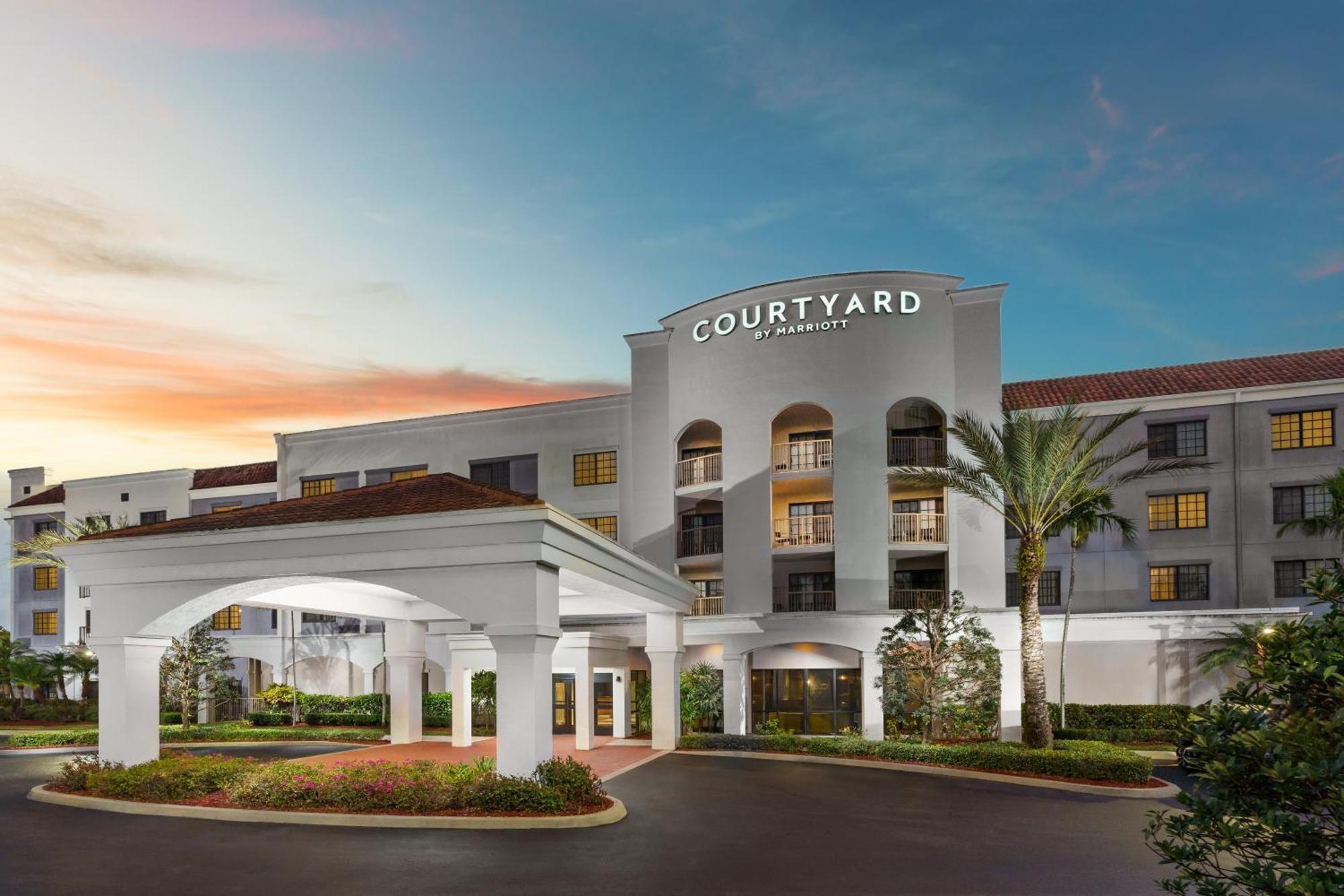 Готель Courtyard By Marriott Стюарт Екстер'єр фото